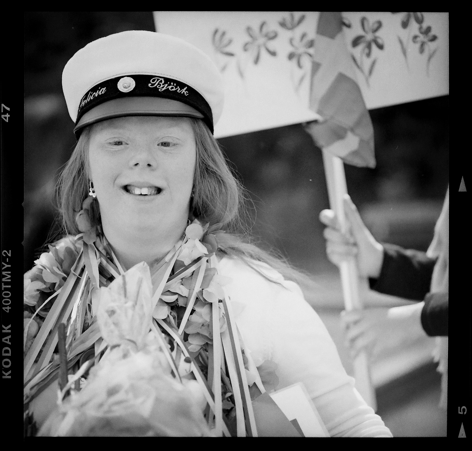 Felicia Björk var en av eleverna som tog studenten. Foto: Mikael Andersson, 2016-06-09, Hasselblad 500 CM, 140mm, f4-1/500sek.