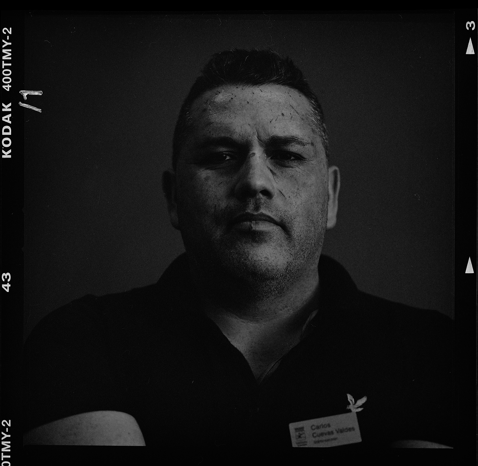Carlos Cuevas Valdes släkte elden på skolan. Fotograferad 23/9-2016, med Hasselblad 500cm och 150mm f4-1/125 sek. T-max 400 svartvit film.